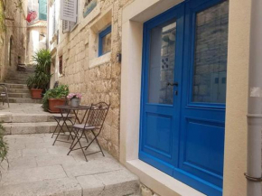 Marco's Nest -main door 1 bedroom duplex apartment